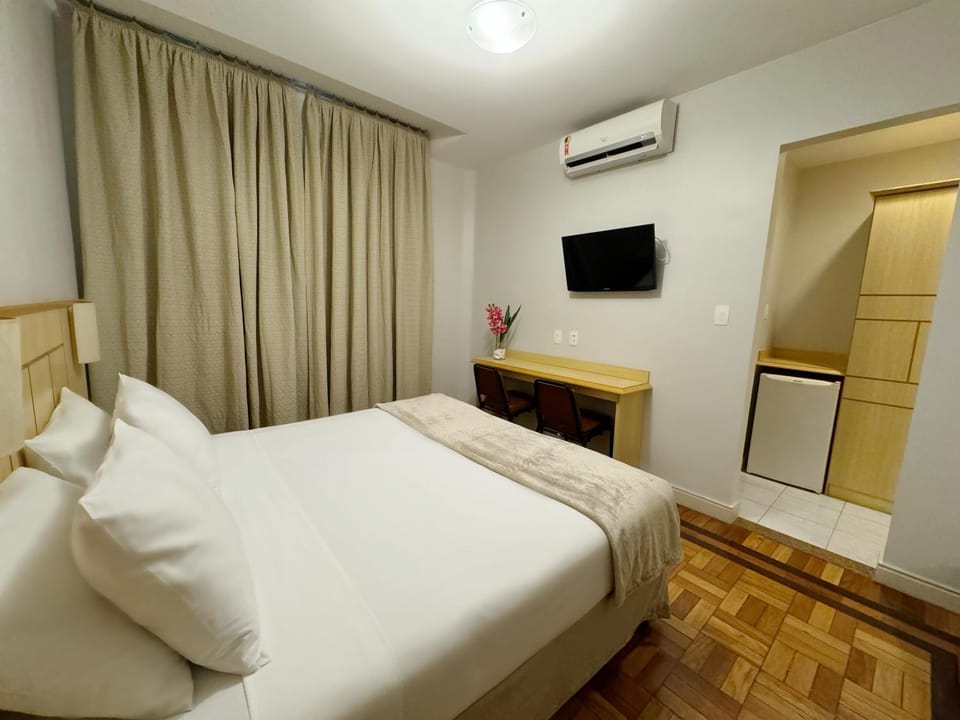 Bed, Photo of the whole room, Bedroom, air conditioner