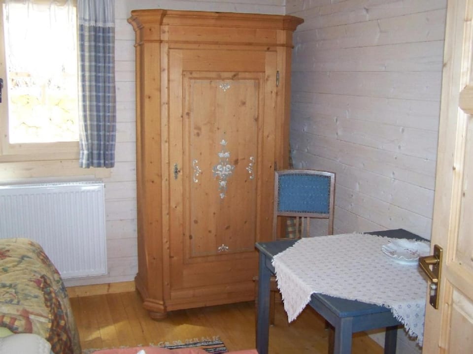 Seating area, internet, wardrobe