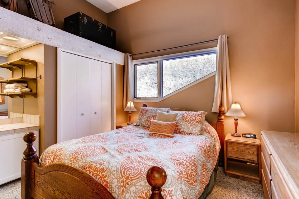 Amazing 2 Br With Balcony And Views Condo Apartment in Colorado