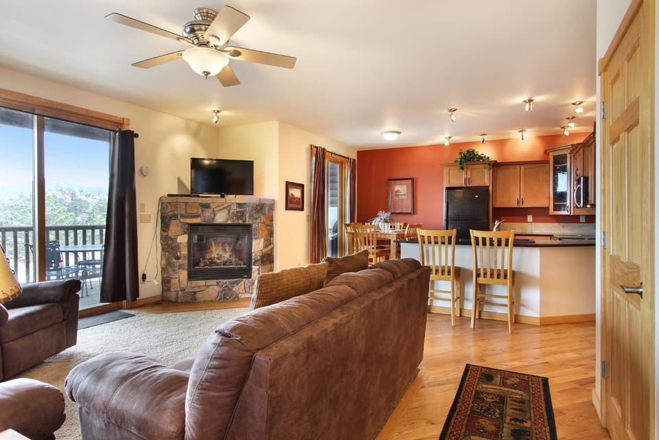 Kitchen or kitchenette, Living room