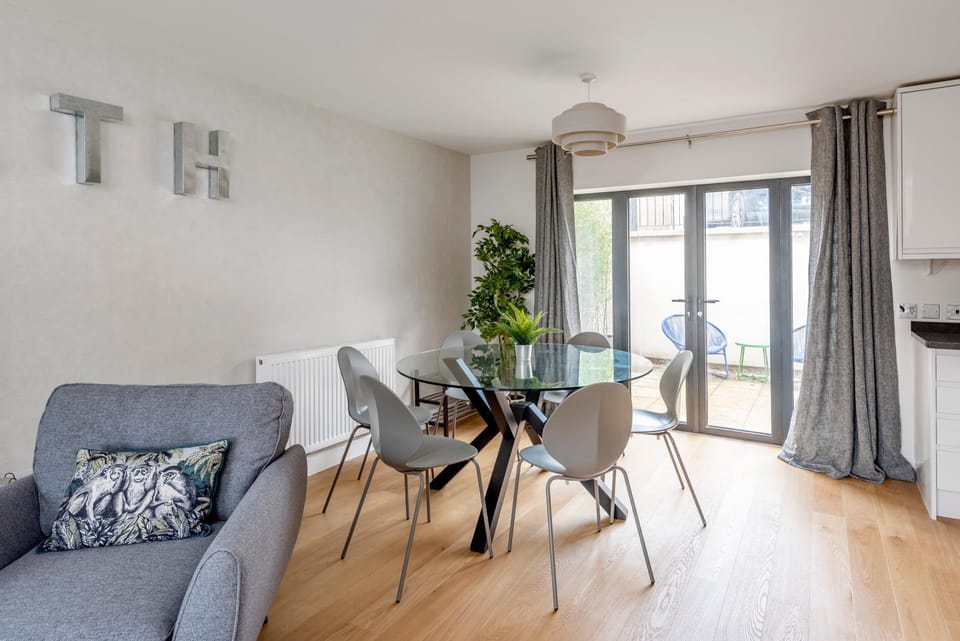 Patio, Dining area, kitchen