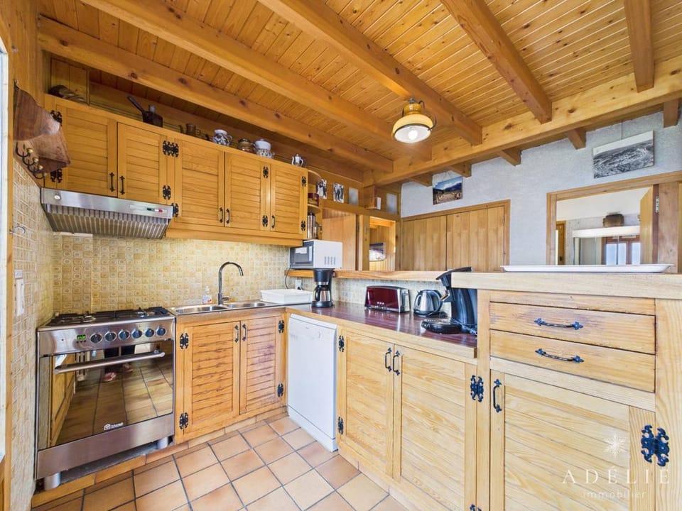 Chalet Savoyard pour 18 pers, proche pistes et commerces, cheminée, balcon, navette gratuite - FR-1-398-582 Chalet in Montvalezan