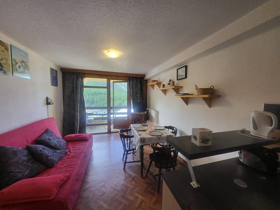 Studio ensoleillé avec balcon au centre de Montgenèvre, proche commodités et pistes - FR-1-266-128 Apartment in Montgenèvre