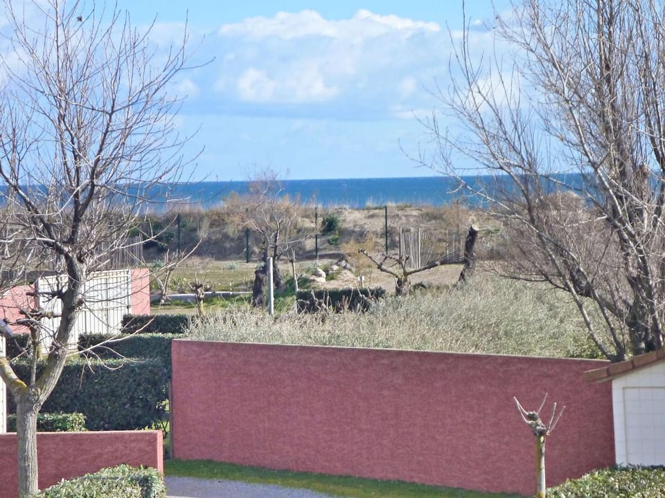 Studio cabine cosy avec terrasse, accès direct plage et parking privé, 2-4 pers, animaux ok - FR-1-387-139 Cabin in Marseillan