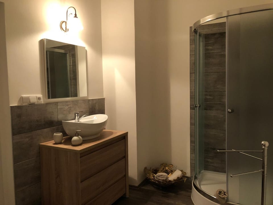 Shower, Bathroom, towels