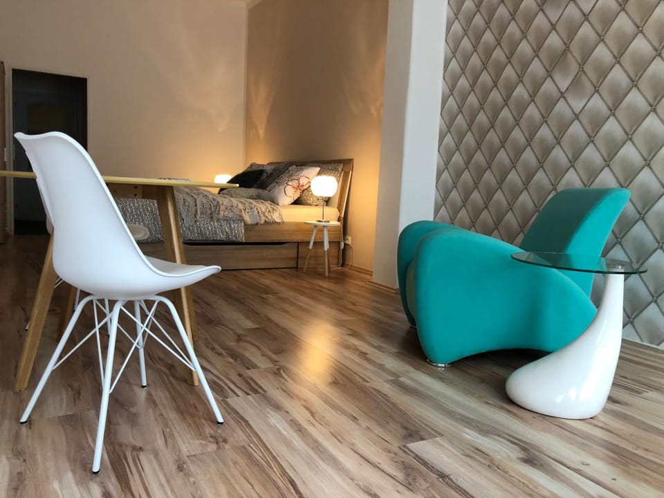 Seating area, Bedroom