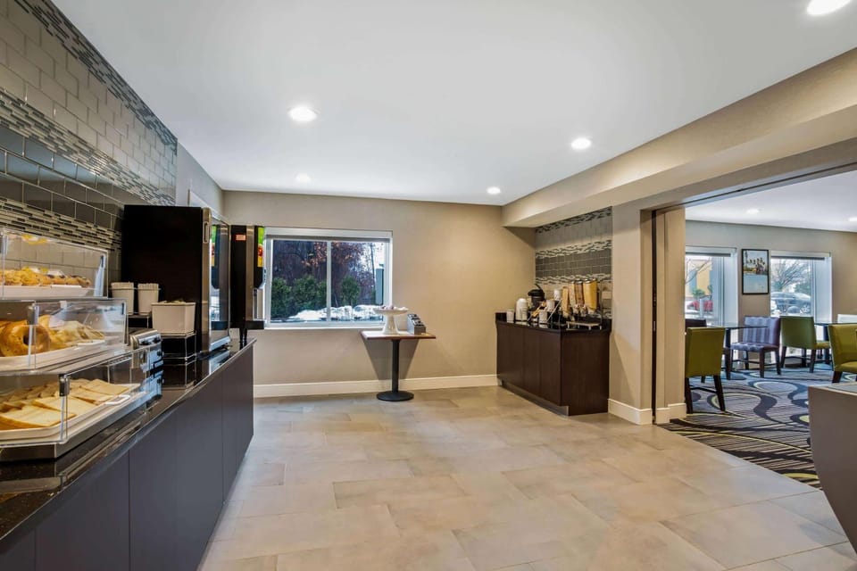 Restaurant/places to eat, Dining area, On site, Breakfast
