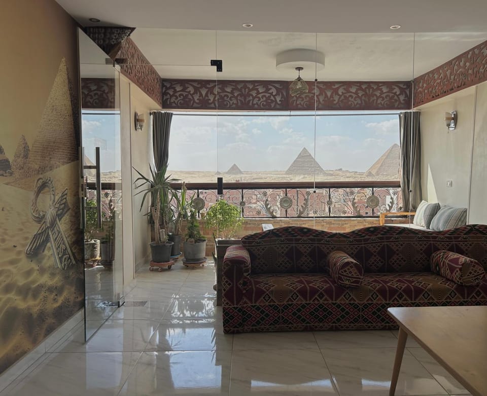 Balcony/Terrace, Living room, Landmark view