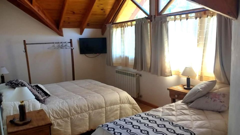 Bed, TV and multimedia, Photo of the whole room, Bedroom, hair dresser