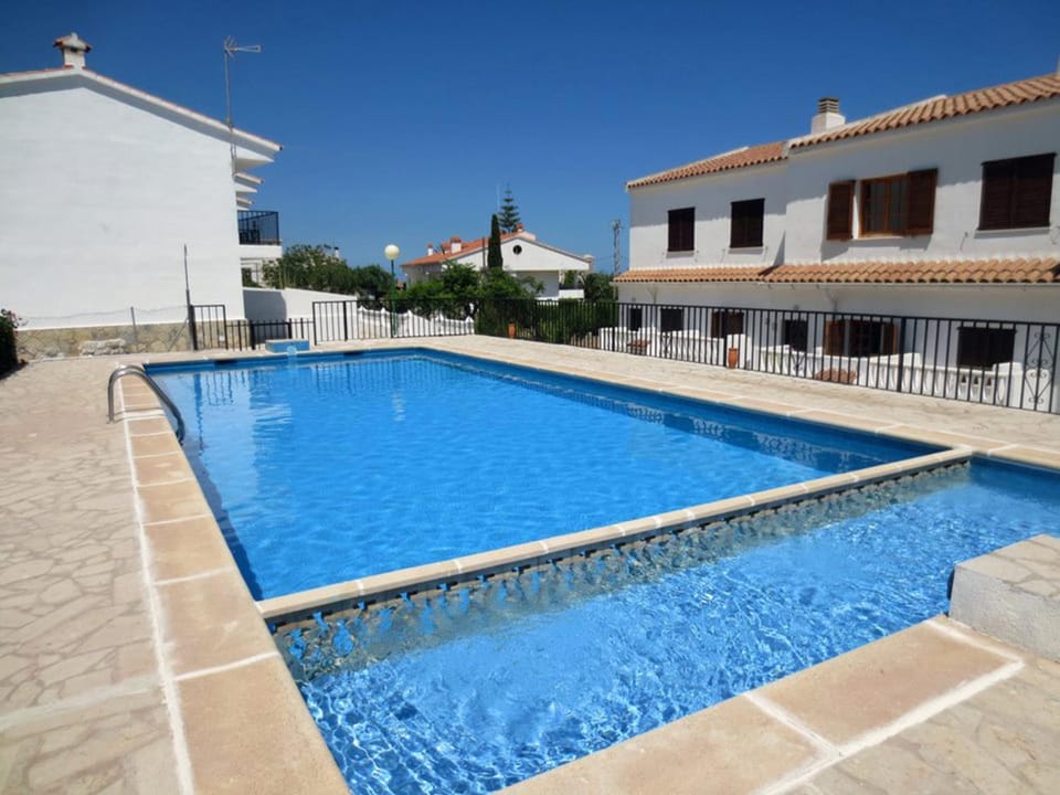 Spring, Bed, Activities, Winter, Summer, Garden, Balcony/Terrace, Beach, Hiking, Animals, Animals, Animals, Autumn, Pets, Pets, Pets, Pool view, Swimming pool, Sports, Entertainment, children, children, children, young children, young children, young children, older children, older children, older children, group of guests, group of guests, group of guests, cot, Family, Family, Family, Parking, internet, microwave, oven, pet friendly, pet friendly, washing machine