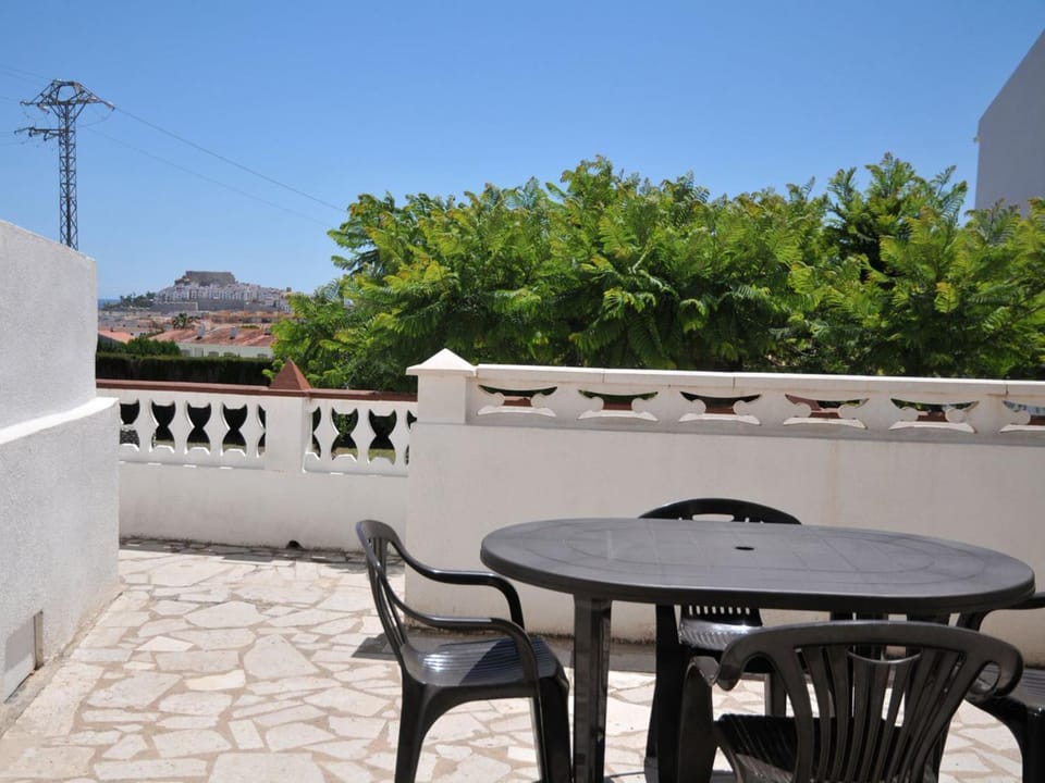 Spring, Bed, Activities, Winter, Summer, Garden, View (from property/room), Balcony/Terrace, Beach, Hiking, Animals, Animals, Animals, Autumn, Pets, Pets, Pets, Landmark view, Swimming pool, Sports, Entertainment, children, children, children, young children, young children, young children, older children, older children, older children, group of guests, group of guests, group of guests, cot, Family, Family, Family, Parking, internet, microwave, oven, pet friendly, pet friendly, washing machine