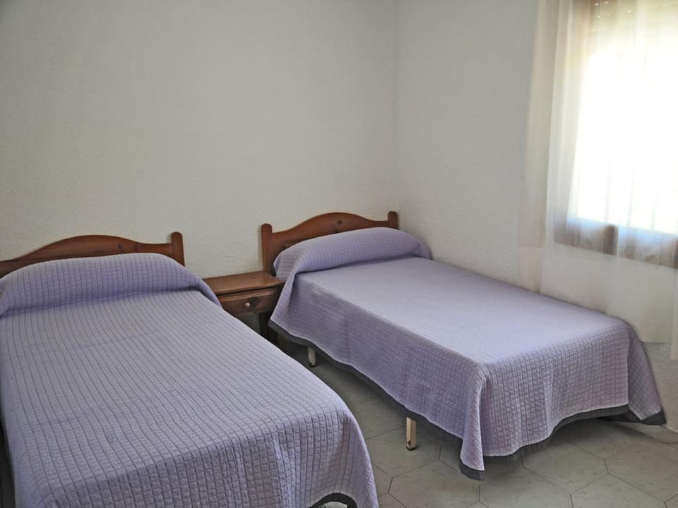 Spring, Bed, Activities, Winter, Summer, Garden, Balcony/Terrace, Photo of the whole room, Beach, Hiking, Animals, Animals, Animals, Bedroom, Autumn, Pets, Pets, Pets, Sports, Entertainment, children, children, children, young children, young children, young children, older children, older children, older children, group of guests, group of guests, group of guests, cot, Family, Family, Family, Parking, internet, microwave, oven, pet friendly, pet friendly, washing machine