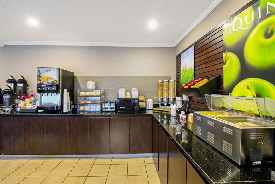 Restaurant/places to eat, Dining area, On site, Breakfast