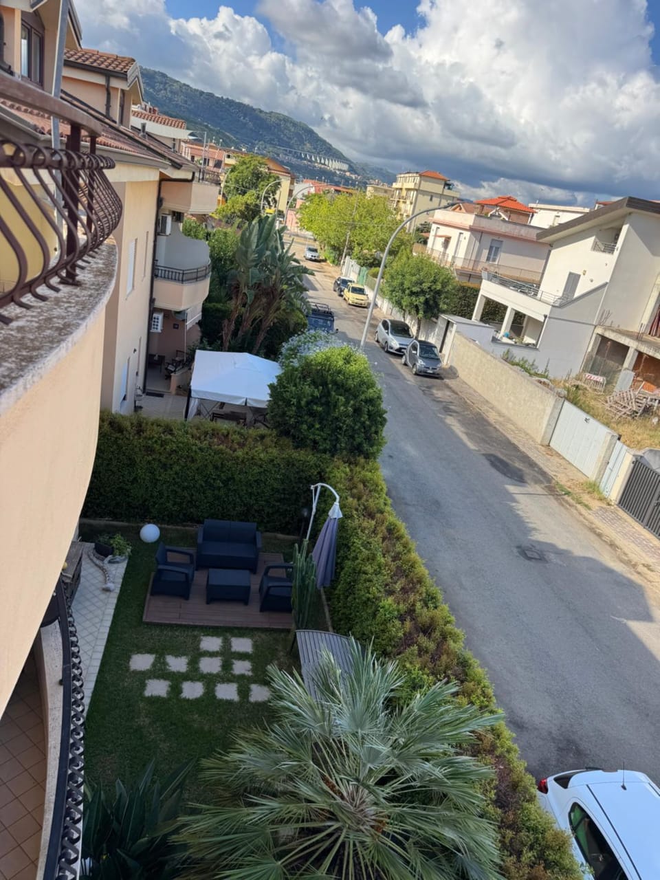 Day, Neighbourhood, Mountain view, Street view