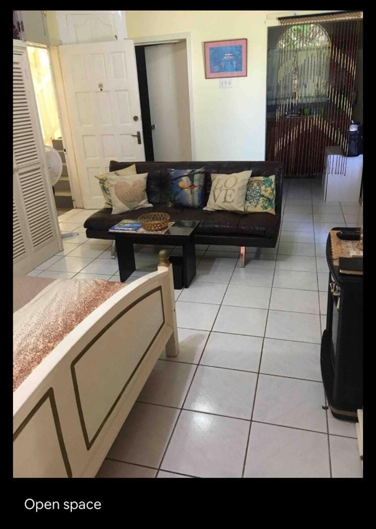 #D1 castle STUDIO WIFI KING bed Ocho Rios Jamaica Villa in Ocho Rios