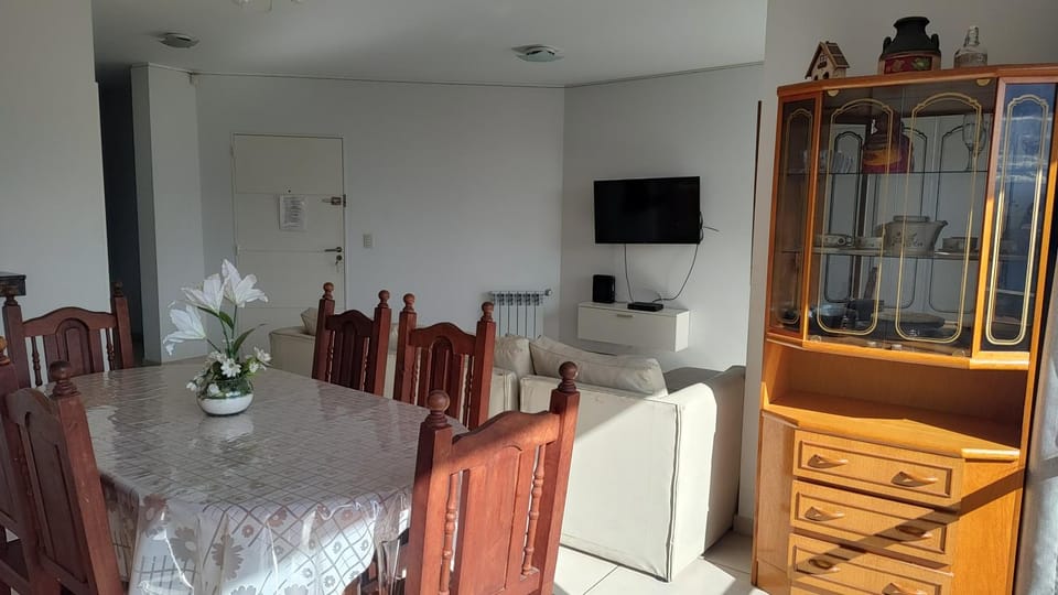 Communal lounge/ TV room, TV and multimedia, Dining area, heating