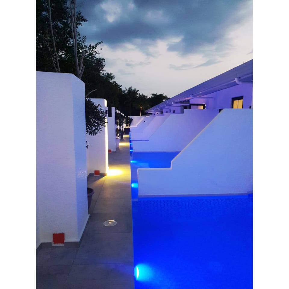 Swimming pool, Swimming pool