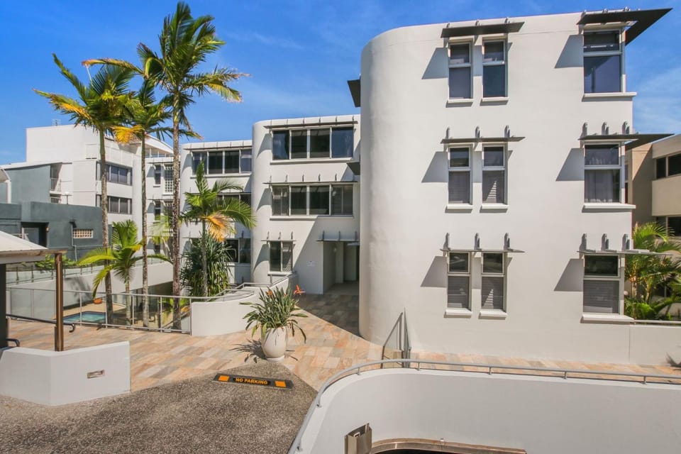 Monterey Lodge Unit 16 27 Warne Terrace Kings Beach Apartment in Sunshine Coast