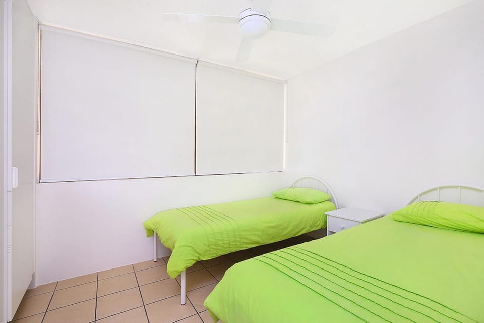Eastbourne U4 80 Esplanade Golden Beach Apartment in Golden Beach