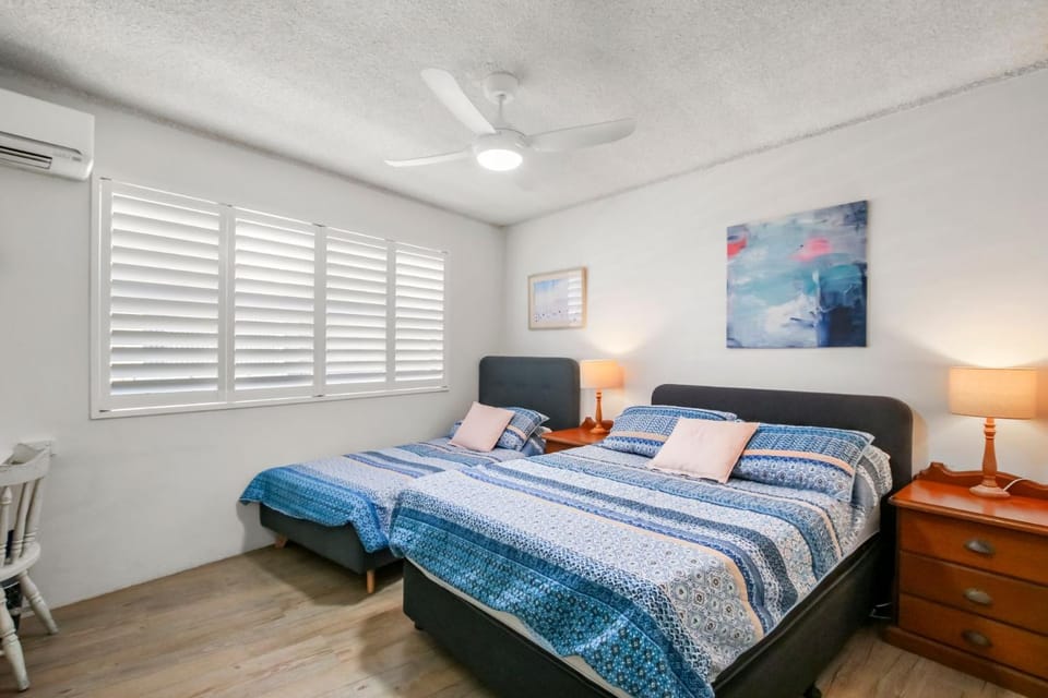 Moondara Unit 2 21 Bulcock Beach Esplanade Bulcock Beach Apartment in Sunshine Coast