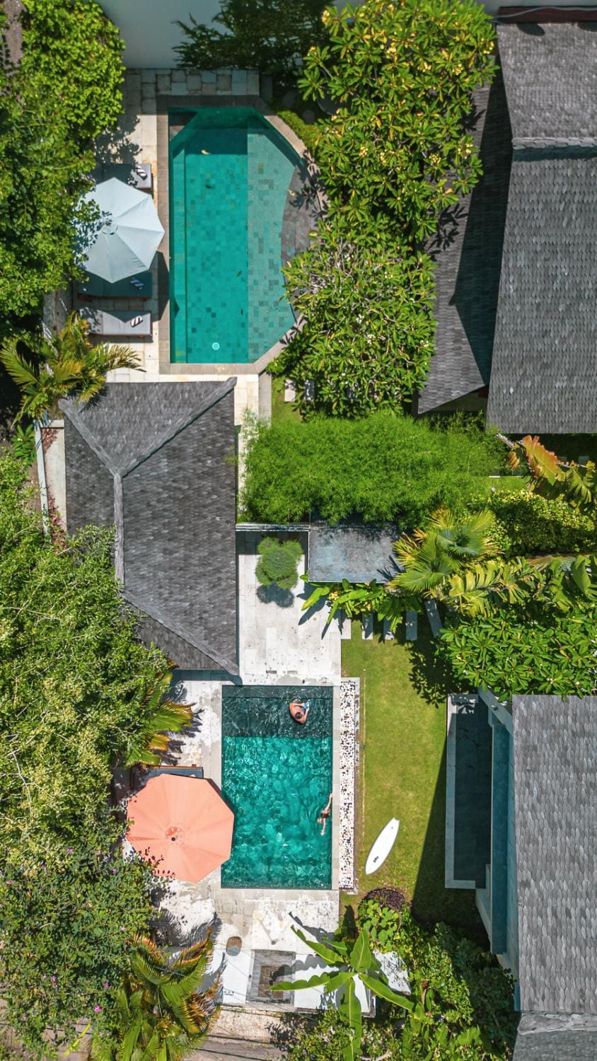 Property building, Garden, Swimming pool