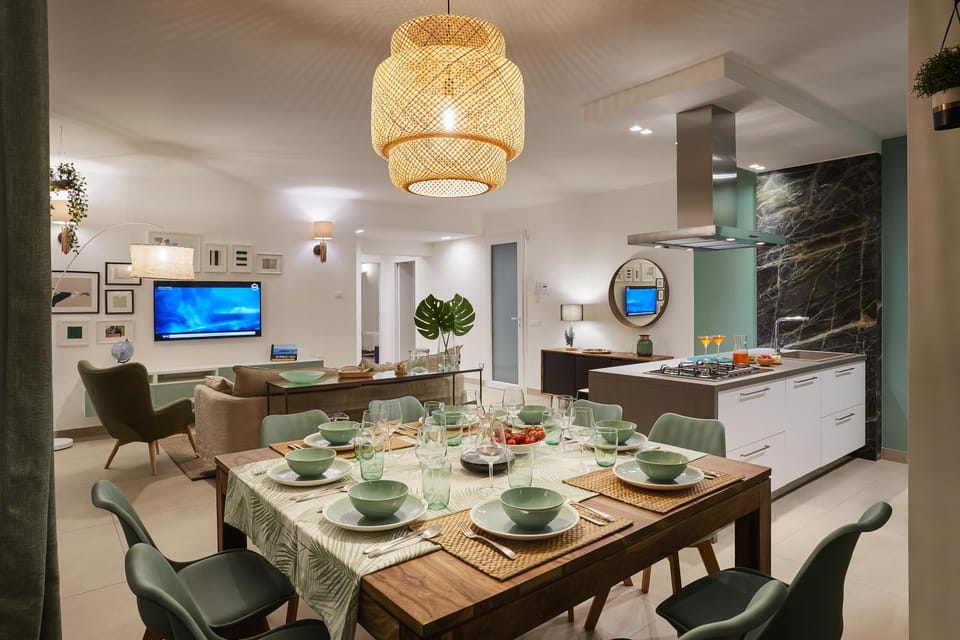 Kitchen or kitchenette, Living room, Dining area