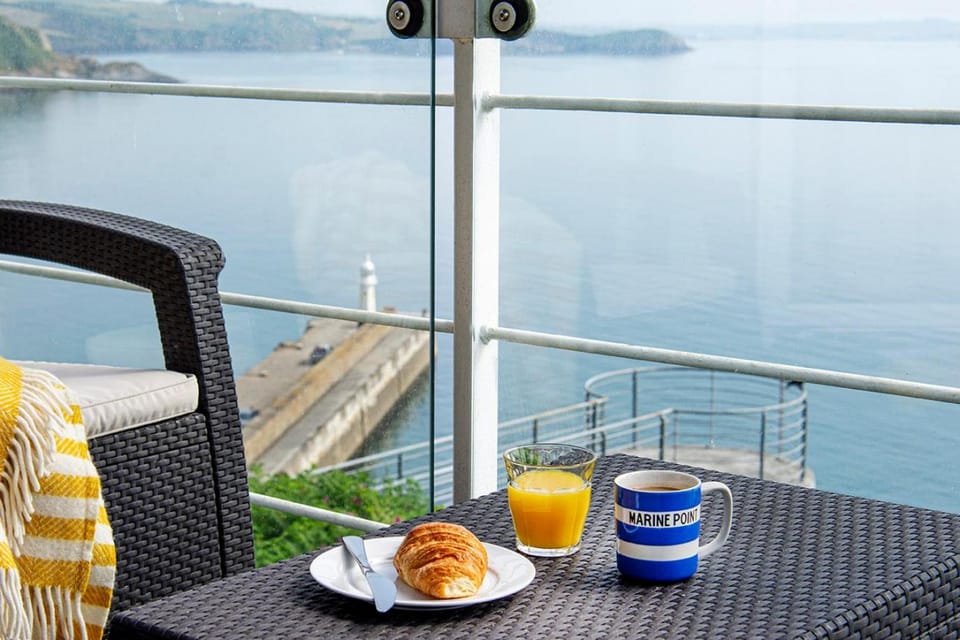 Marine Point, panoramic stunning sea views - balcony & parking House in Mevagissey