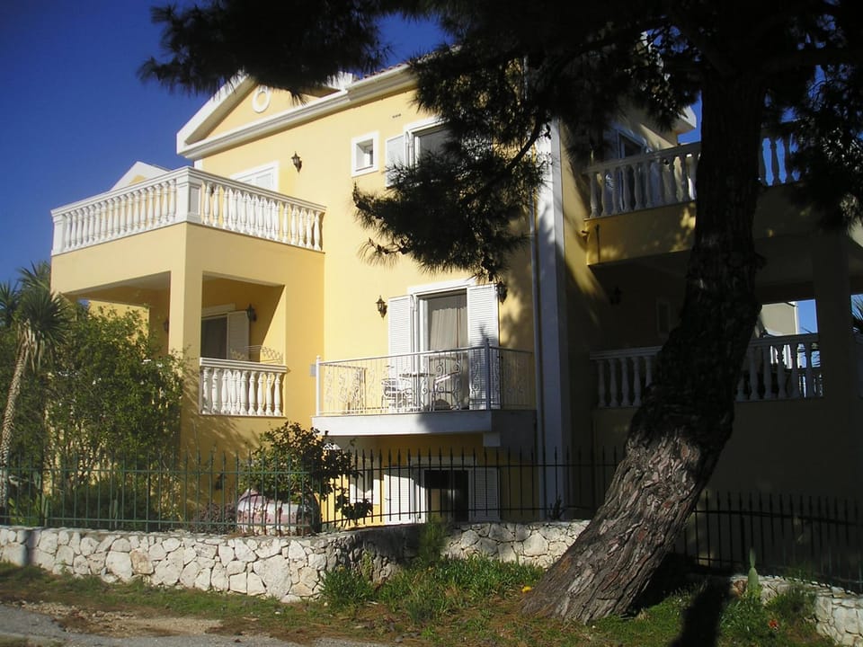Property building, Facade/entrance