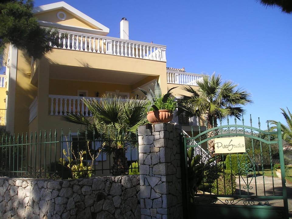 Property building, Facade/entrance