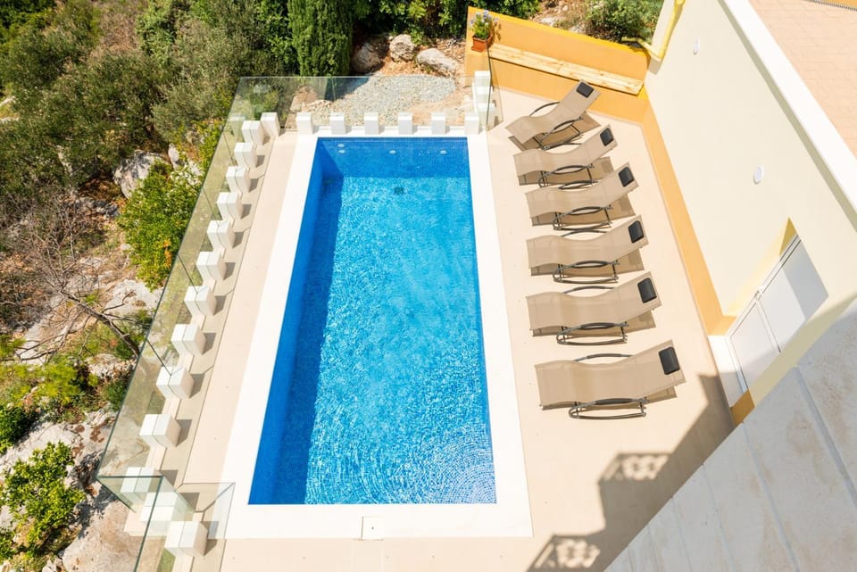 Swimming pool, Swimming pool