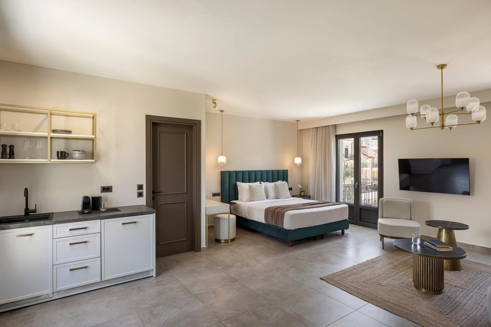 Bed, TV and multimedia, Kitchen or kitchenette, Photo of the whole room, Bedroom, towels