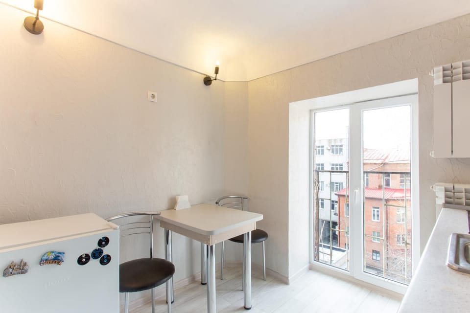 Dining area, kitchen