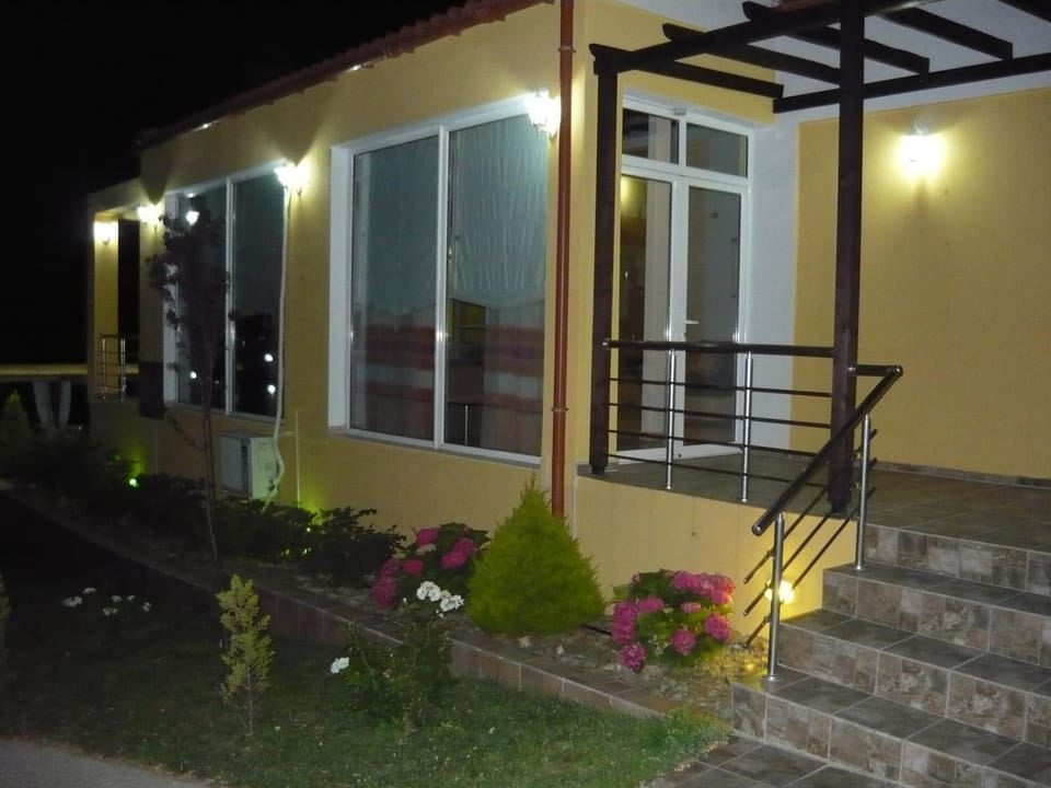 Property building, Communal lounge/ TV room, Lobby or reception