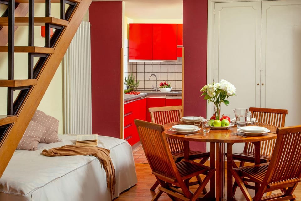 Kitchen or kitchenette, Living room, Seating area, Dining area, Bedroom