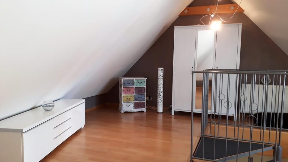 Photo of the whole room, Bedroom