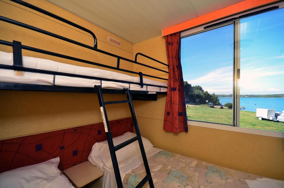 bunk bed