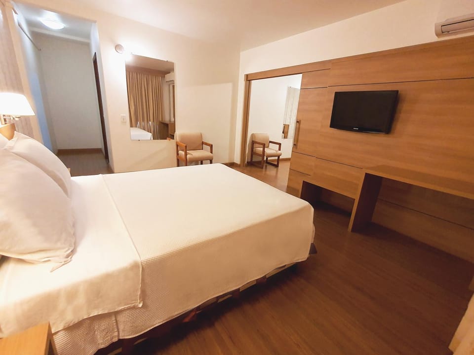 Bed, TV and multimedia, Photo of the whole room, Bedroom, air conditioner
