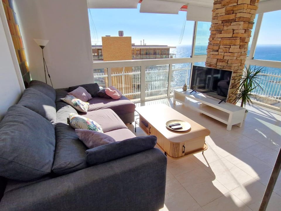 Vistas al mar. Gran salon. Playa a 1 minuto. WiFi Apartment in Alicante