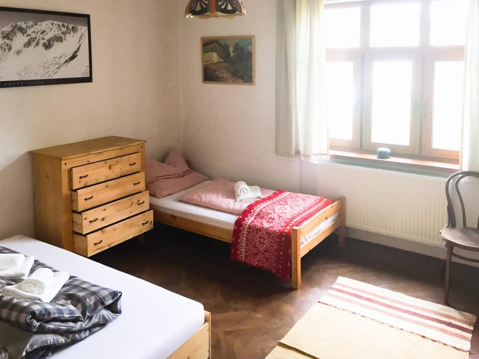 Photo of the whole room, Bedroom