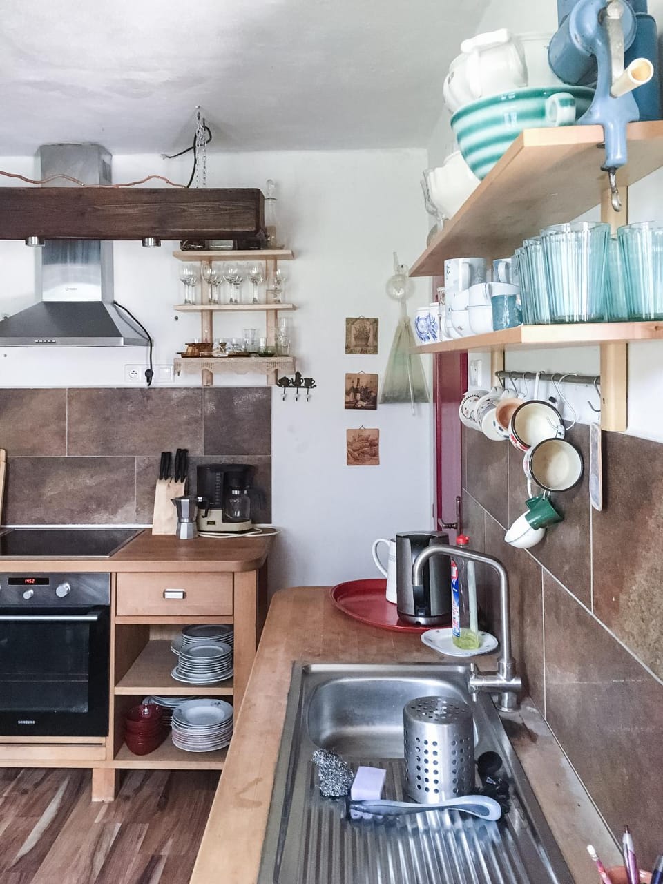Kitchen or kitchenette, Communal kitchen