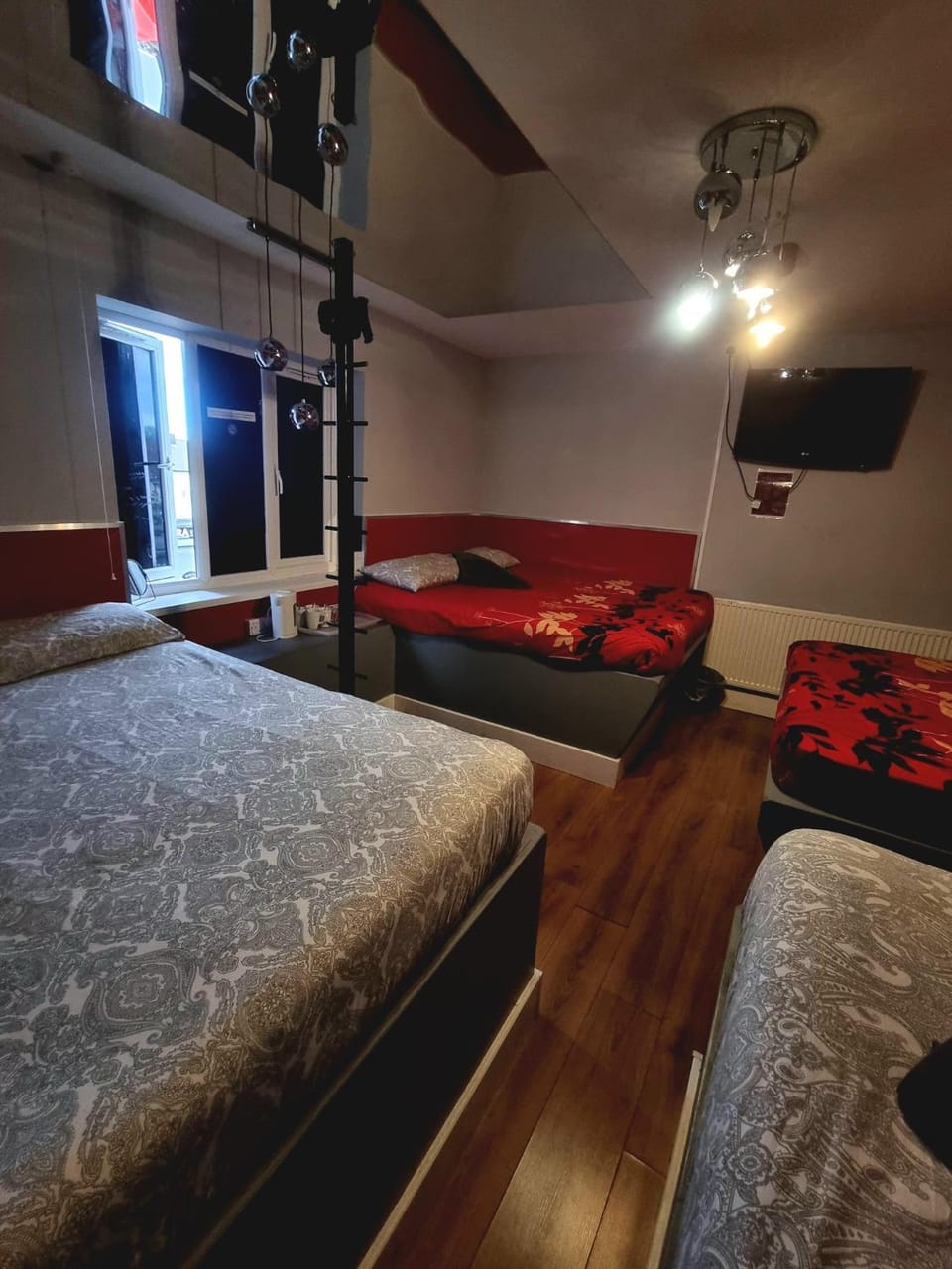Xtasia Adult Hotel - Adults Only Bed and Breakfast in Oldbury