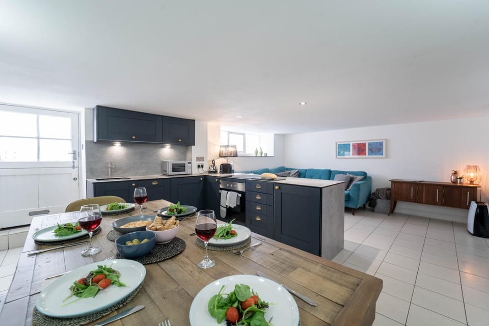 Living room, Dining area, kitchen