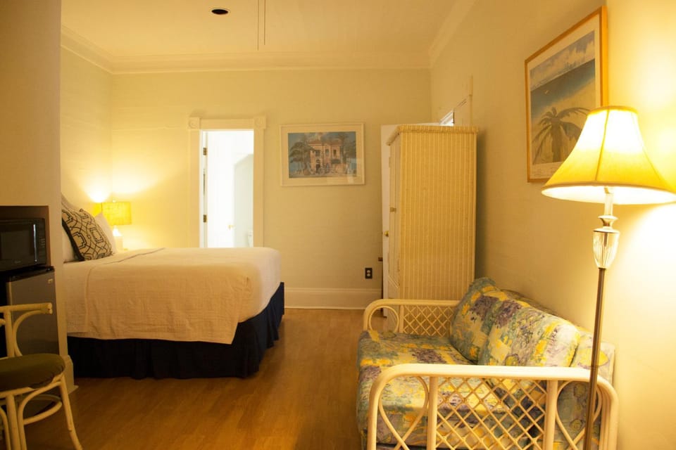 Bed, Seating area