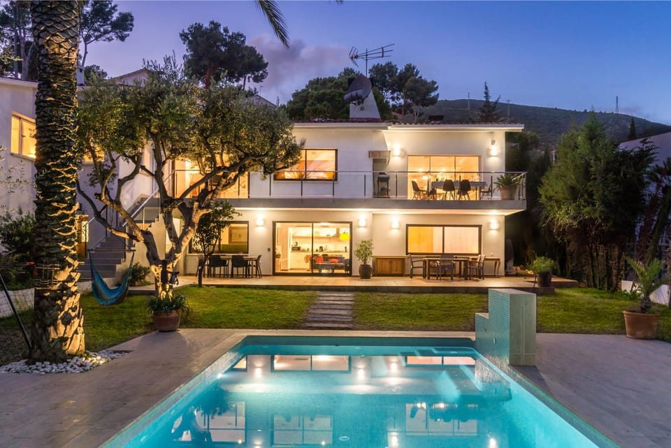 Property building, Swimming pool, Swimming pool