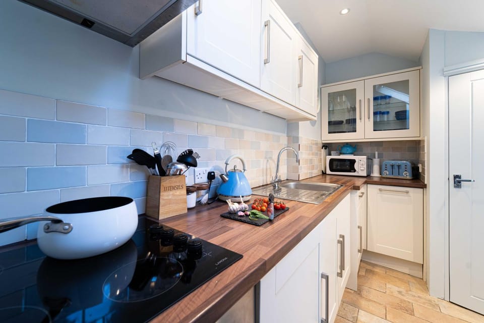 Kitchen or kitchenette, kitchen, kitchen