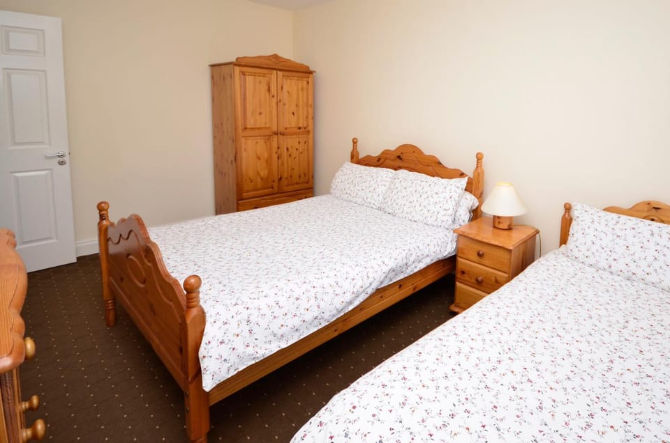 Bed, Bedroom, wardrobe