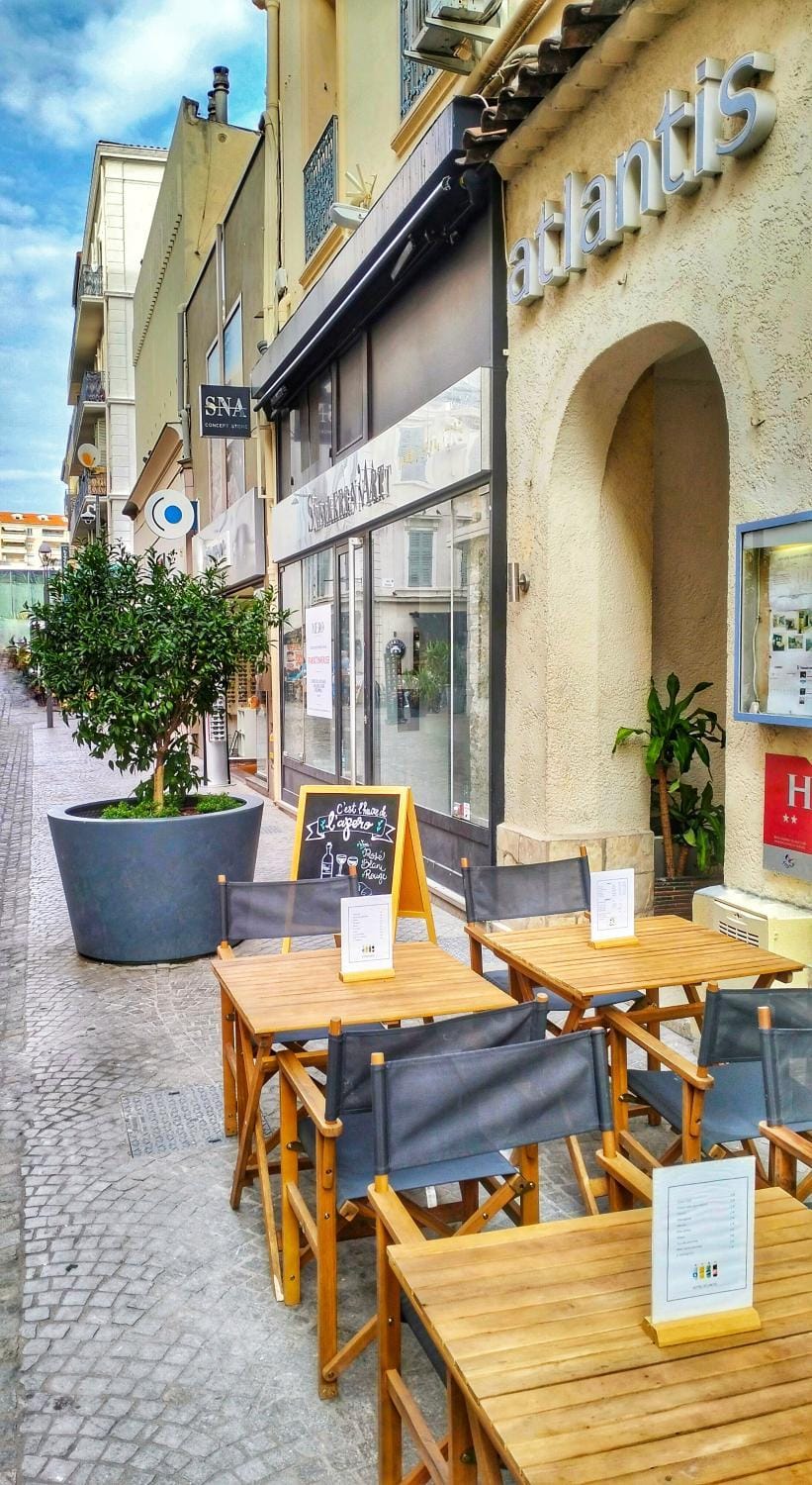 Patio, Lounge or bar
