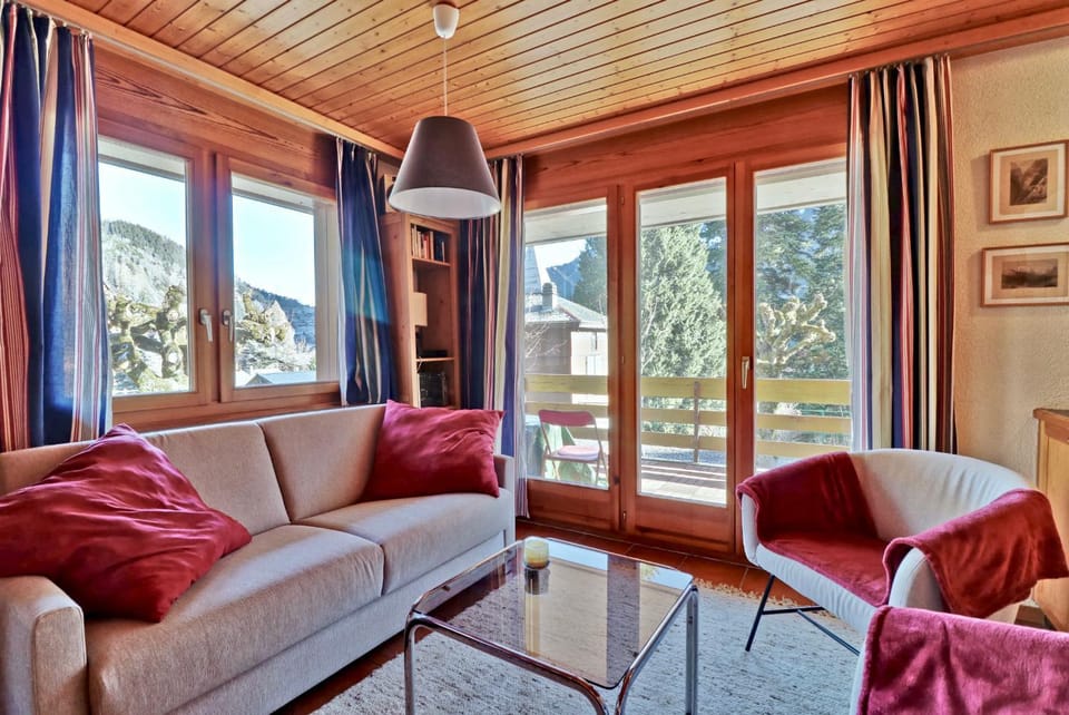 Living room, Mountain view