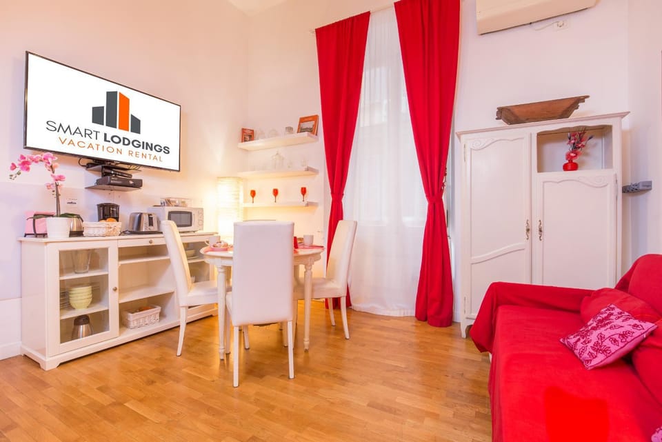 Bed, TV and multimedia, Living room, Photo of the whole room, Seating area, Dining area, Family, Family