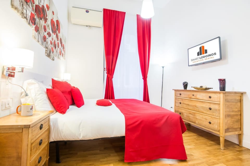 Bed, TV and multimedia, Photo of the whole room, Bedroom